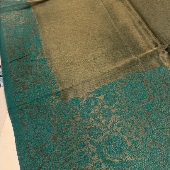 Reversible moonlight Shawl - Picture 2 of 14